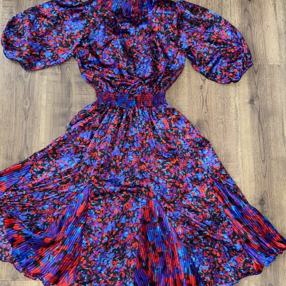 ASSORTI Floral V-Neck Dress in Red and Blue - Picture 7 of 13